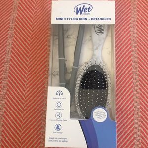 Wet brush Detangler + Mini Styling Iron
